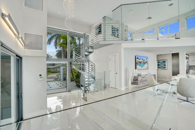 2200 SE 21ST Drive, Fort Lauderdale, FL 33316