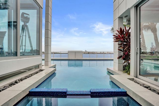 2200 SE 21ST Drive, Fort Lauderdale, FL 33316