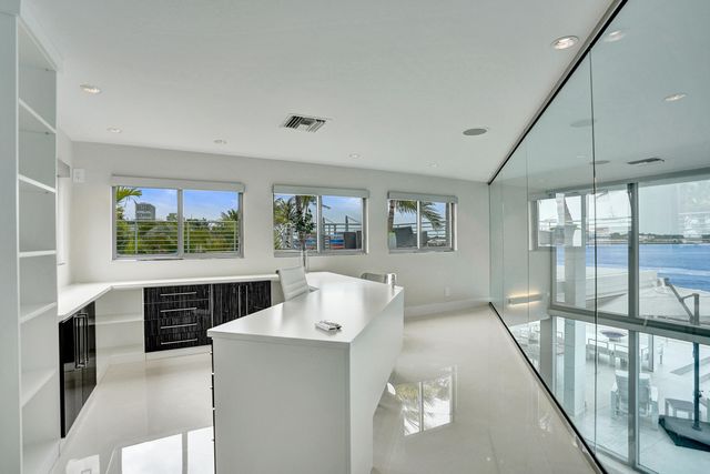 2200 SE 21ST Drive, Fort Lauderdale, FL 33316