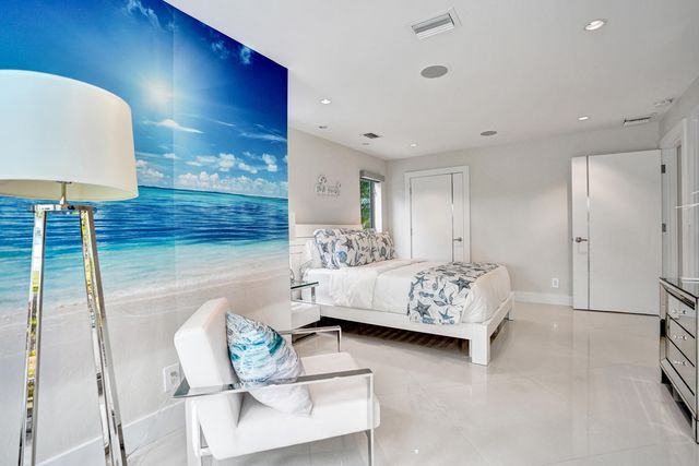 2200 SE 21ST Drive, Fort Lauderdale, FL 33316