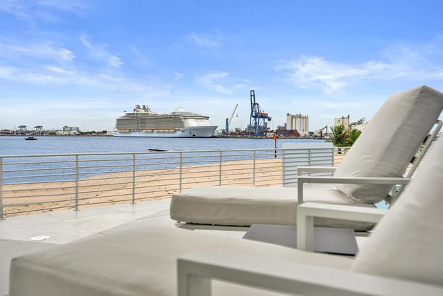 2200 SE 21ST Drive, Fort Lauderdale, FL 33316