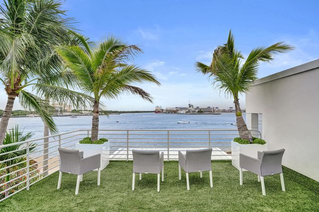 2200 SE 21ST Drive, Fort Lauderdale, FL 33316