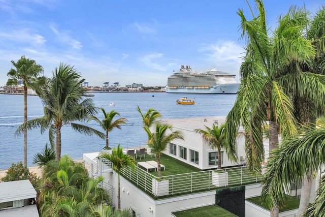 2200 SE 21ST Drive, Fort Lauderdale, FL 33316