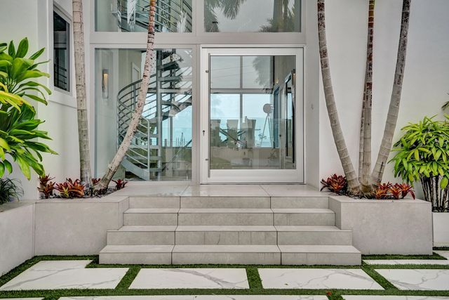 2200 SE 21ST Drive, Fort Lauderdale, FL 33316