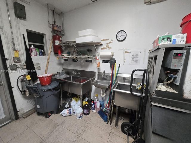 1059 NW 119th St, North Miami, FL 33168