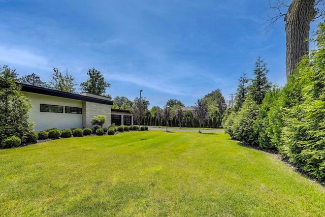 821 Harms Road, Glenview, IL 60025