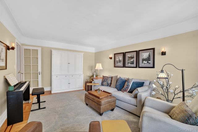 10 Nosband Avenue 6M, White Plains, NY 10605