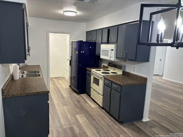 4163 Freestone, San Antonio, TX 78222