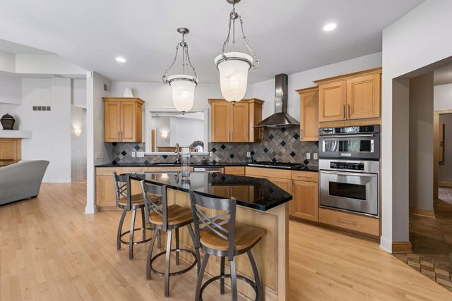 23171 Woodland Ridge Drive, Lakeville, MN 55044