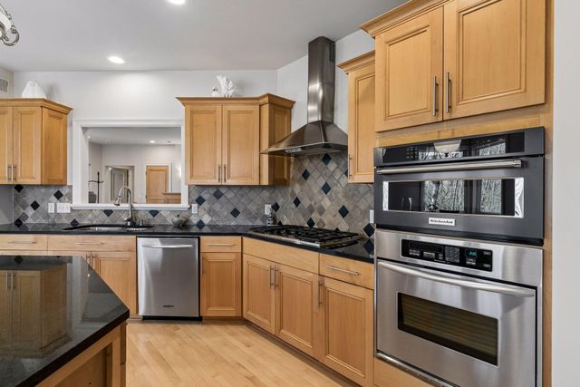 23171 Woodland Ridge Drive, Lakeville, MN 55044