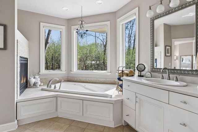 23171 Woodland Ridge Drive, Lakeville, MN 55044