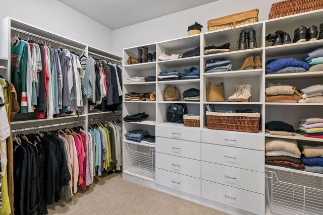 23171 Woodland Ridge Drive, Lakeville, MN 55044