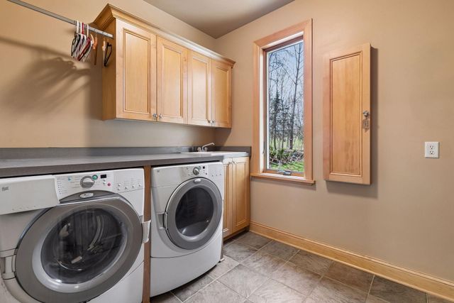 23171 Woodland Ridge Drive, Lakeville, MN 55044