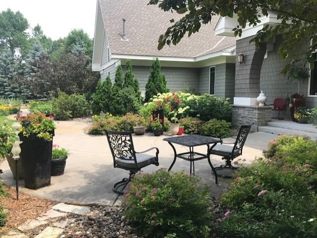 23171 Woodland Ridge Drive, Lakeville, MN 55044