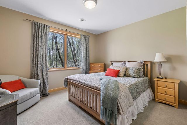 23171 Woodland Ridge Drive, Lakeville, MN 55044