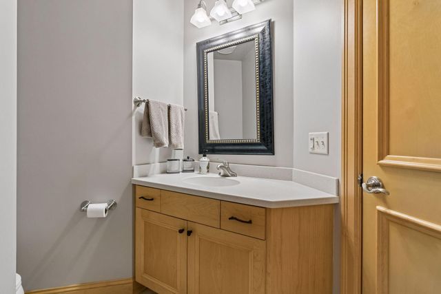 23171 Woodland Ridge Drive, Lakeville, MN 55044