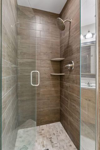 23171 Woodland Ridge Drive, Lakeville, MN 55044