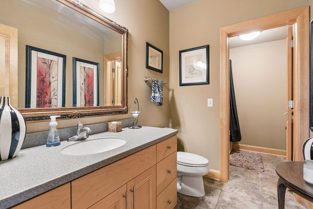 23171 Woodland Ridge Drive, Lakeville, MN 55044