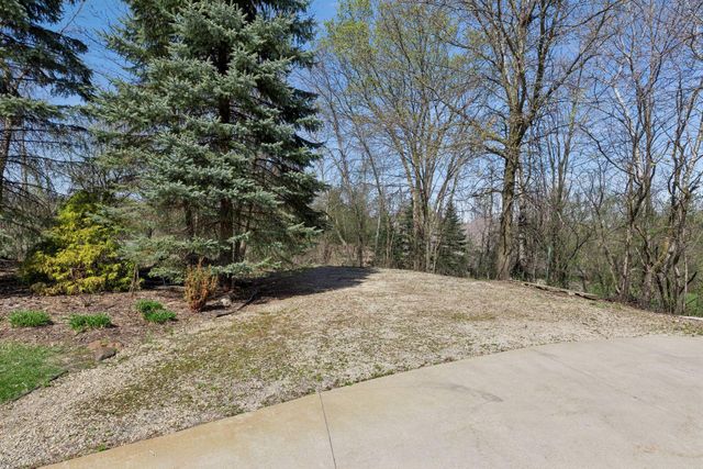23171 Woodland Ridge Drive, Lakeville, MN 55044