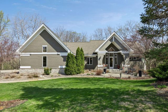 23171 Woodland Ridge Drive, Lakeville, MN 55044