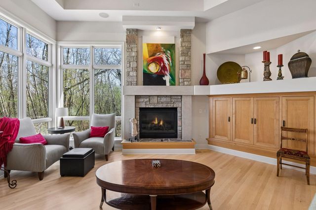 23171 Woodland Ridge Drive, Lakeville, MN 55044