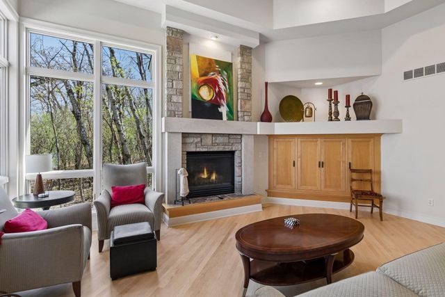 23171 Woodland Ridge Drive, Lakeville, MN 55044