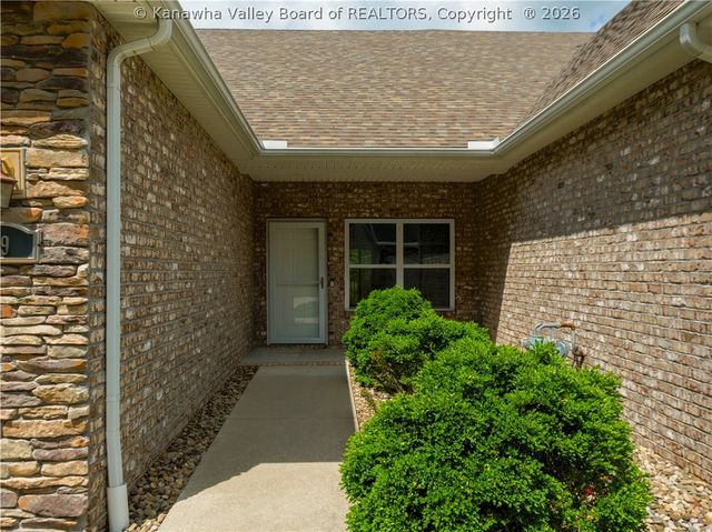 39 Anchors Cove, Charleston, WV 25302
