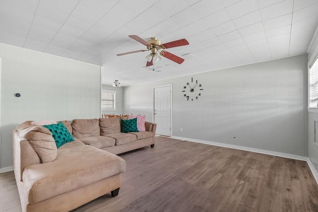 1452 Mccarty Street, Aspermont, TX 79502