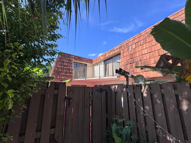 8492 S Coral Circle, North Lauderdale, FL 33068