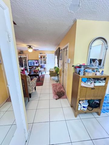 8492 S Coral Circle, North Lauderdale, FL 33068