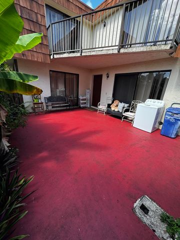 8492 S Coral Circle, North Lauderdale, FL 33068