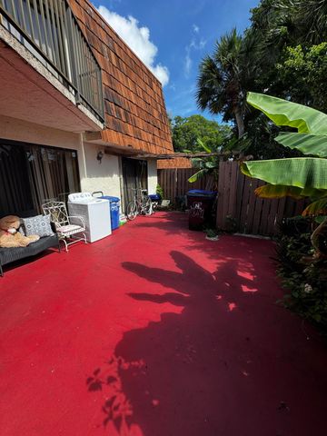 8492 S Coral Circle, North Lauderdale, FL 33068