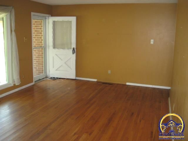 3100 SW Meadow LN, Topeka, KS 66614