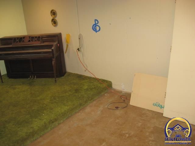 3100 SW Meadow LN, Topeka, KS 66614