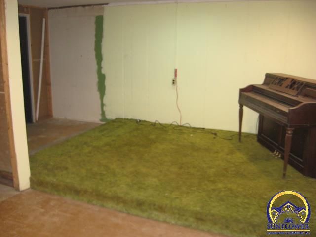 3100 SW Meadow LN, Topeka, KS 66614