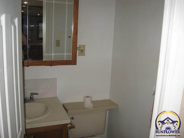 3100 SW Meadow LN, Topeka, KS 66614