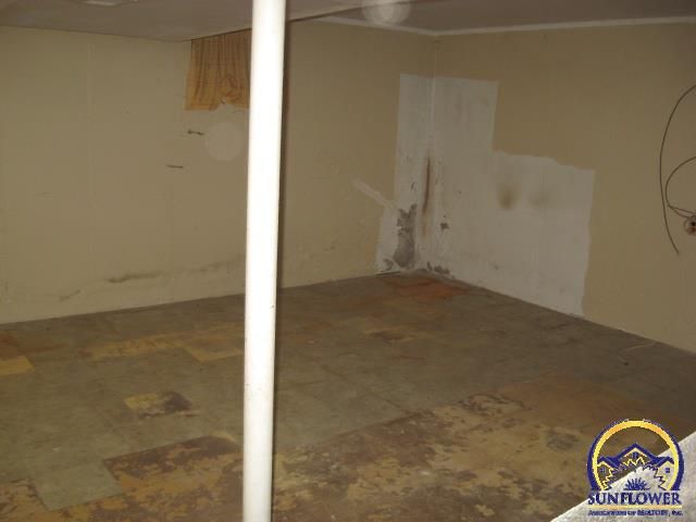 3100 SW Meadow LN, Topeka, KS 66614