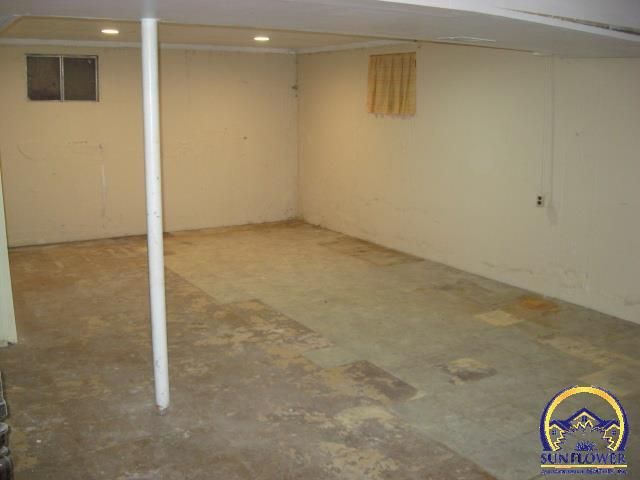 3100 SW Meadow LN, Topeka, KS 66614