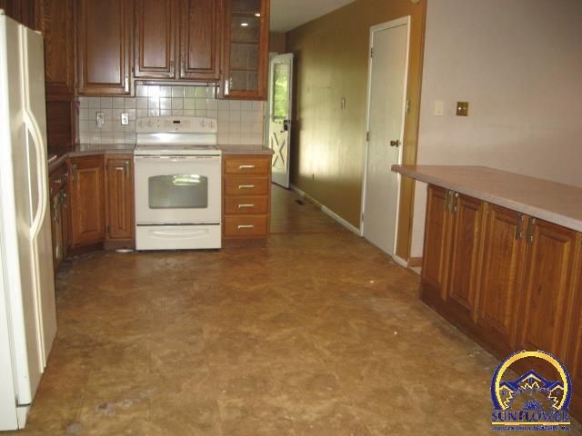 3100 SW Meadow LN, Topeka, KS 66614