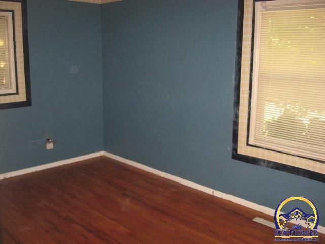 3100 SW Meadow LN, Topeka, KS 66614
