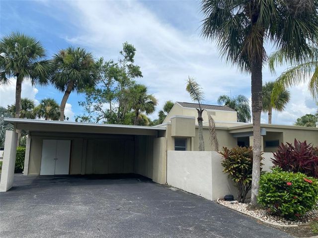 2221 MEADOWLAKE COURT, Sarasota, FL 34235