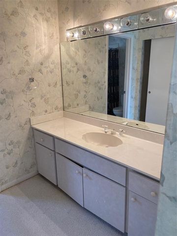 2221 MEADOWLAKE COURT, Sarasota, FL 34235