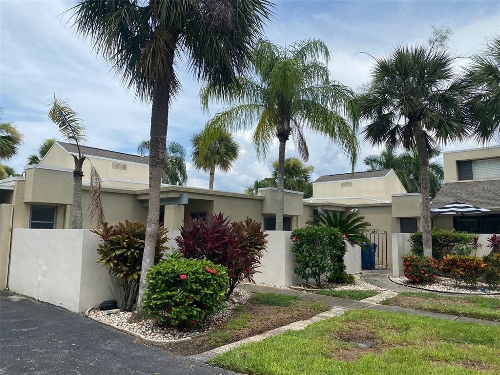 2221 MEADOWLAKE COURT, Sarasota, FL 34235