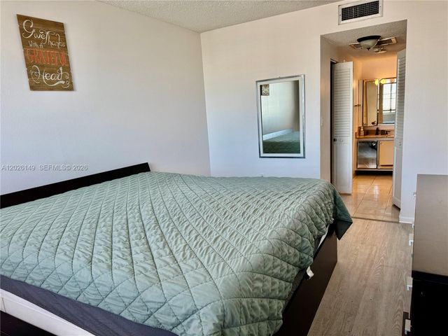 300 Bayview Dr 1903, Sunny Isles Beach, FL 33160
