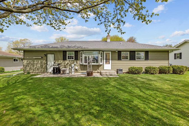 2211 Pleasant AVENUE, New Holstein, WI 53061