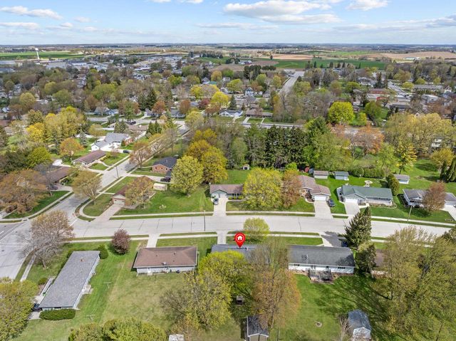 2211 Pleasant AVENUE, New Holstein, WI 53061