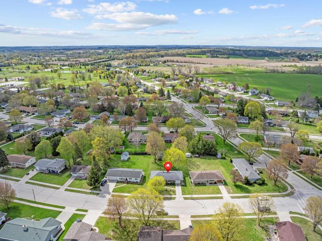 2211 Pleasant AVENUE, New Holstein, WI 53061