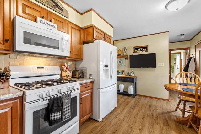 2211 Pleasant AVENUE, New Holstein, WI 53061