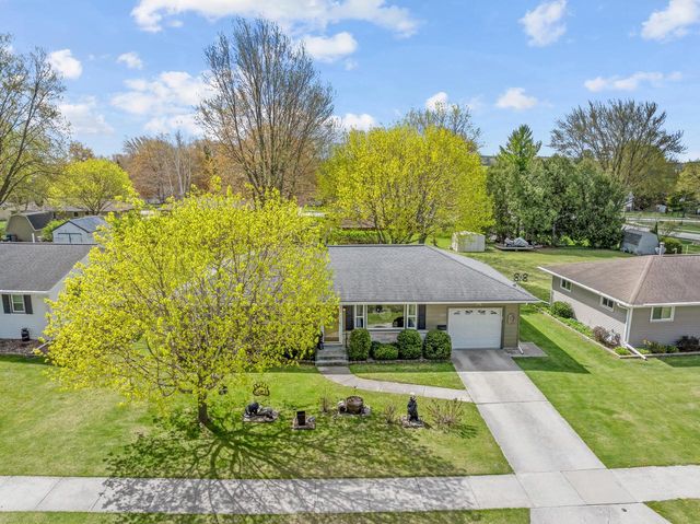 2211 Pleasant AVENUE, New Holstein, WI 53061