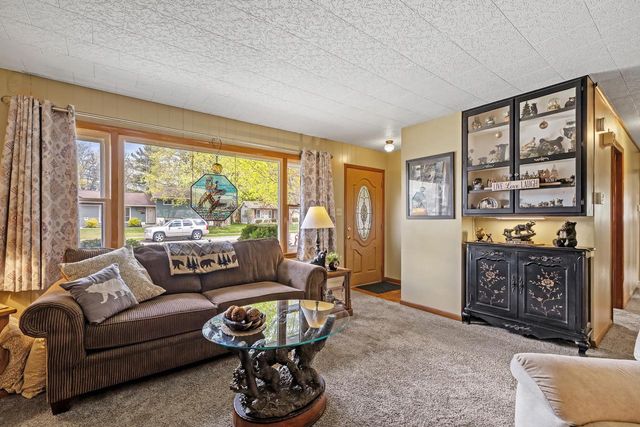 2211 Pleasant AVENUE, New Holstein, WI 53061